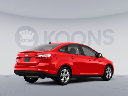 Used 2013 Ford Focus SE w/ SE Winter Pkg FWD image 4