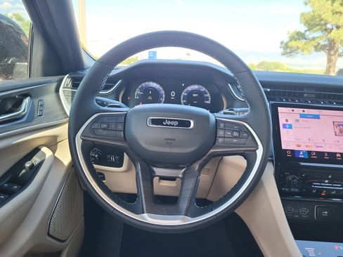 New 2025 Jeep Grand Cherokee L Limited w/ Black Appearance Package image 9