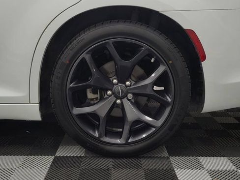Used 2023 Chrysler 300 Touring w/ Sport Appearance Package RWD image 9