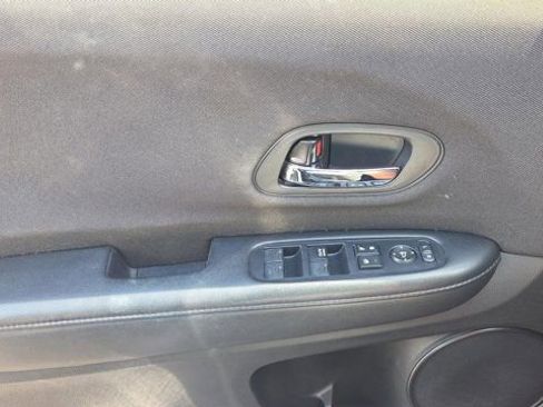 Used 2019 Honda HR-V LX image 17