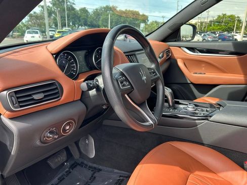 Used 2023 Maserati Levante GT AWD/4WD image 16