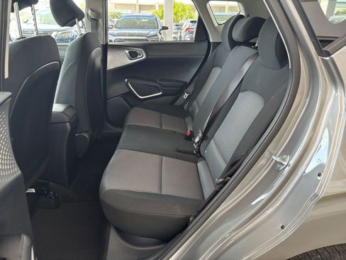 Used 2025 Kia Soul LX w/ LX Technology Package FWD image 24
