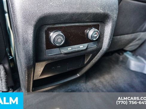 Used 2025 Chevrolet Traverse LT FWD image 61