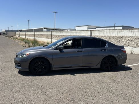 Used 2017 Honda Accord Sport Special Edition image 2