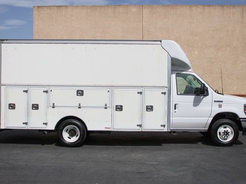 Used 2023 Ford E-450 and Econoline 450 Super Duty w/ Power Windows & Locks Group RWD image 14