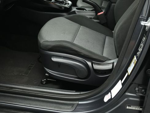 Used 2023 Kia Soul LX w/ Option Group 015 FWD image 11