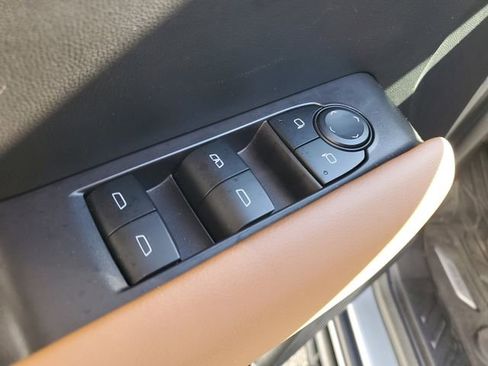 Used 2024 GMC Canyon AT4 w/ AT4 Premium Package image 27