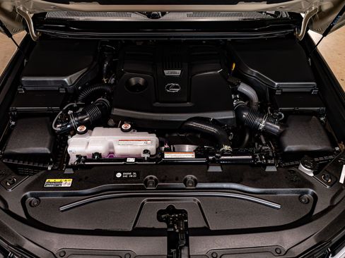 Used 2026 Lexus GX 550 w/ Accessory Package (CT) image 32