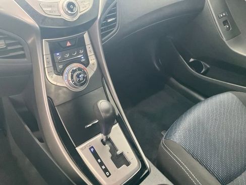 Used 2013 Hyundai Elantra FWD image 10