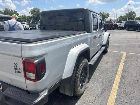 Used 2022 Jeep Gladiator Sport AWD/4WD image 3