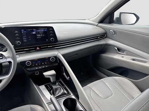 Used 2022 Hyundai Elantra SEL FWD image 21