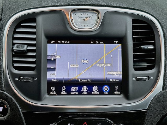 Used 2015 Chrysler 300 Limited RWD image 13