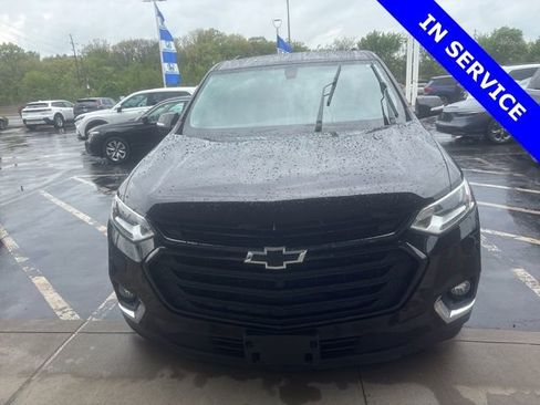 Used 2018 Chevrolet Traverse LT w/ LPO, Blackout Package AWD/4WD image 2