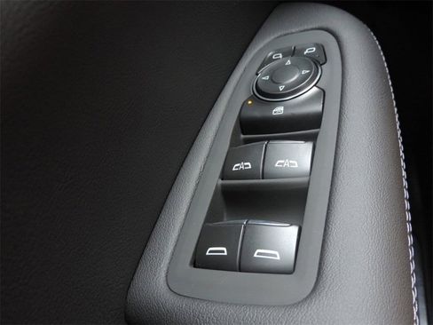 New 2026 Cadillac XT5 Luxury w/ LPO, ONYX Package image 22