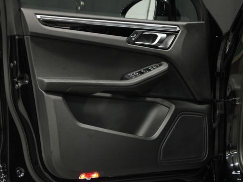 Certified 2021 Porsche Macan AWD/4WD image 14