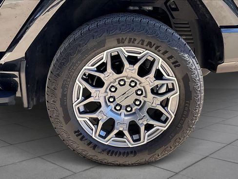 Used 2024 GMC Hummer EV 3X AWD/4WD image 10