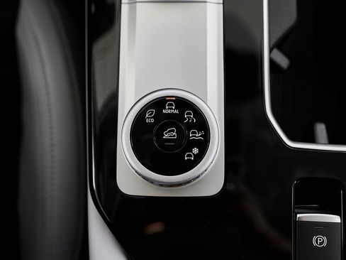 Used 2025 Mitsubishi Outlander SE image 43