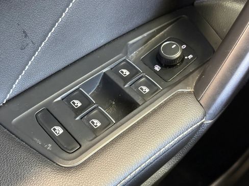 Used 2022 Volkswagen Tiguan SE AWD/4WD image 22