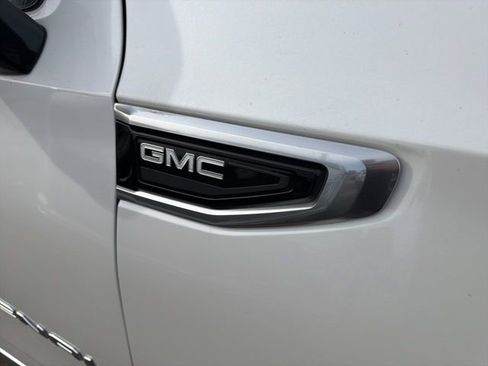 Used 2022 GMC Yukon XL Denali image 9