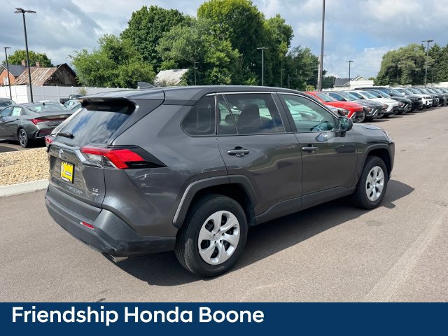Used 2024 Toyota RAV4 LE AWD/4WD image 4