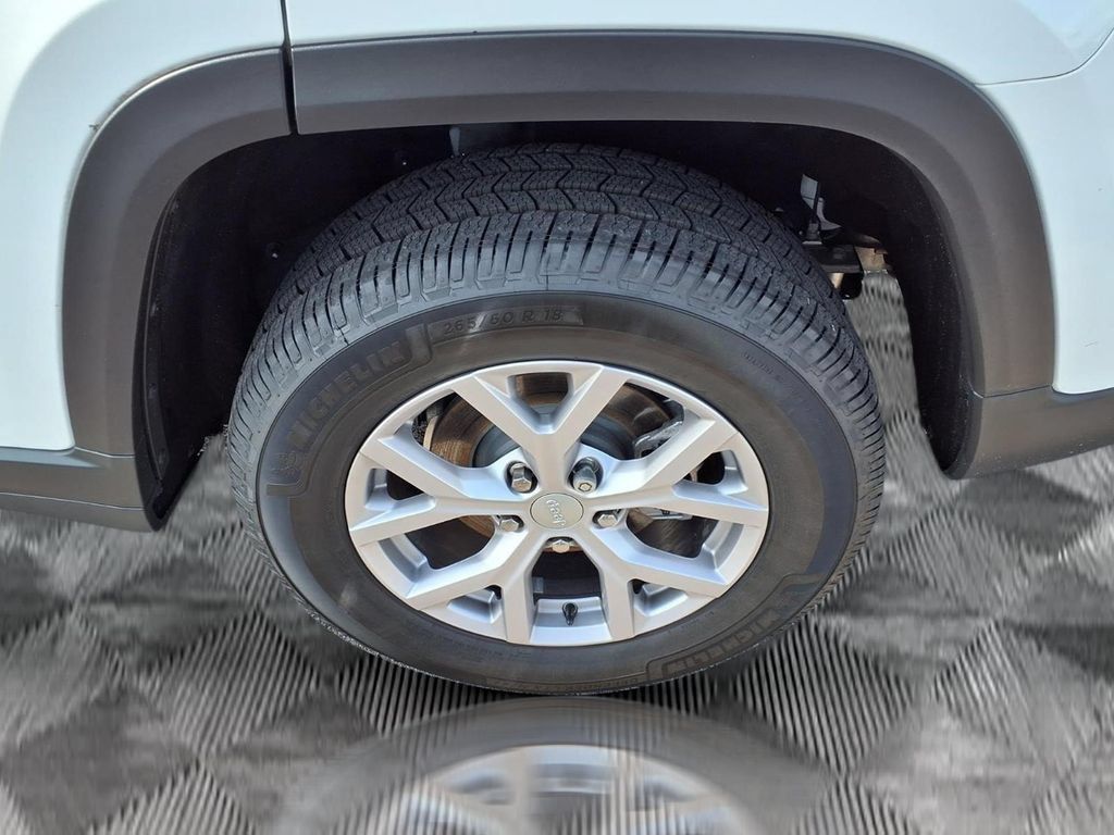 Used 2022 Jeep Grand Cherokee Limited AWD/4WD image 26