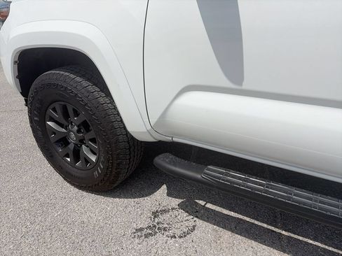 Used 2020 Toyota Tacoma SR5 AWD/4WD image 40