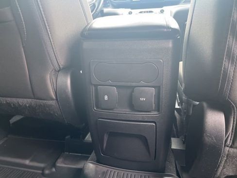 Used 2022 Ford Explorer XLT image 26