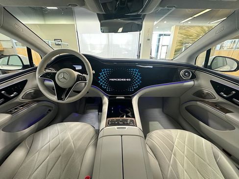 Certified 2022 Mercedes-Benz EQS 580 4MATIC Sedan image 8