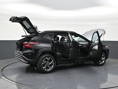 Used 2024 Chevrolet Trax LT FWD image 28