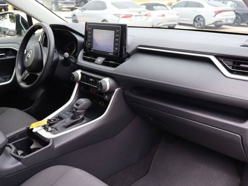 Used 2021 Toyota RAV4 XLE FWD image 22