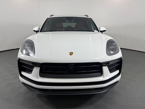 Certified 2026 Porsche Macan AWD/4WD image 10