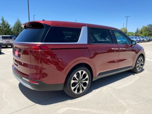 Used 2022 Kia Carnival EX FWD image 5