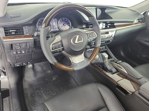 Used 2018 Lexus ES 350 350 w/ Luxury Package w/Wood Trim image 17