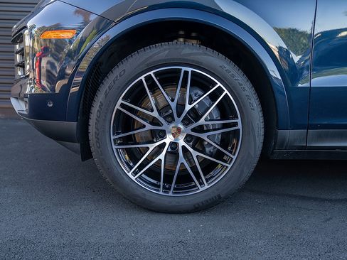 Certified 2025 Porsche Cayenne Coupe image 24