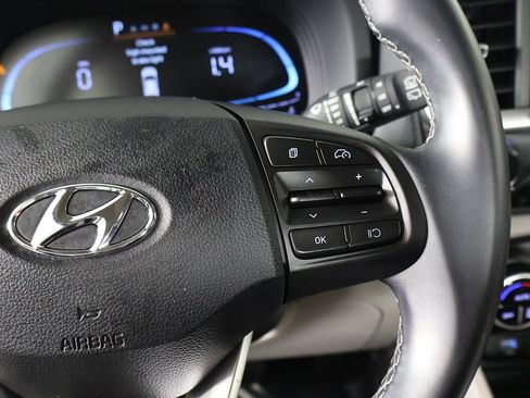 Used 2024 Hyundai Venue SEL image 38