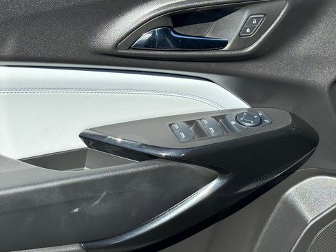 Used 2025 Chevrolet Trax LT w/ Driver Confidence Package image 17