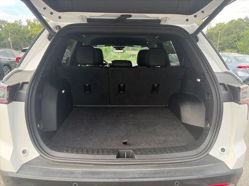 Used 2025 Chevrolet Equinox LT w/ Convenience Package II FWD image 8