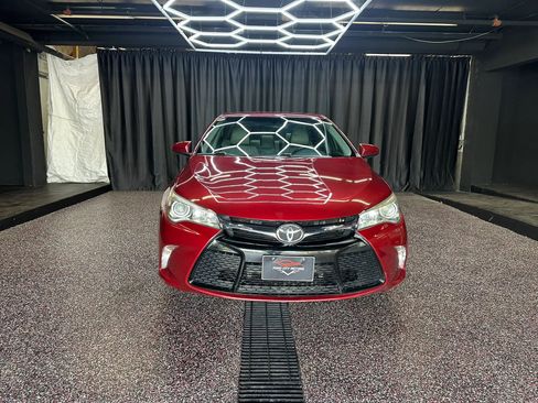 Used 2016 Toyota Camry SE FWD image 2