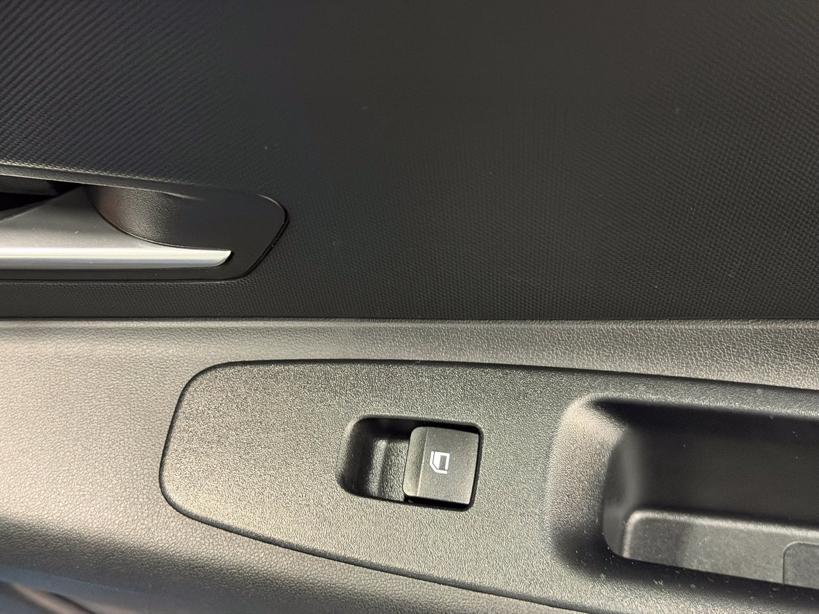 Certified 2024 Hyundai Elantra SE FWD image 34