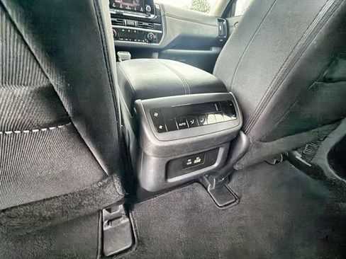 Used 2025 Nissan Pathfinder SV FWD image 20