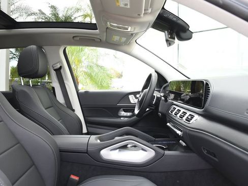 Used 2026 Mercedes-Benz GLS 450 4MATIC image 33