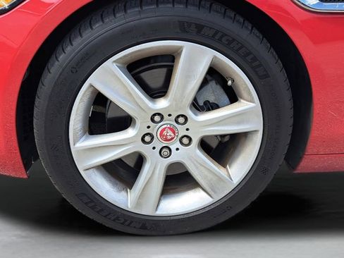 Used 2018 Jaguar XE Premium image 3