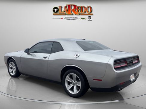Used 2016 Dodge Challenger SXT image 7