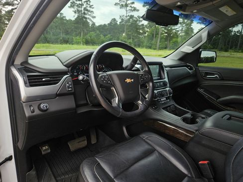 Used 2019 Chevrolet Tahoe LT w/ LT Signature Package RWD image 13