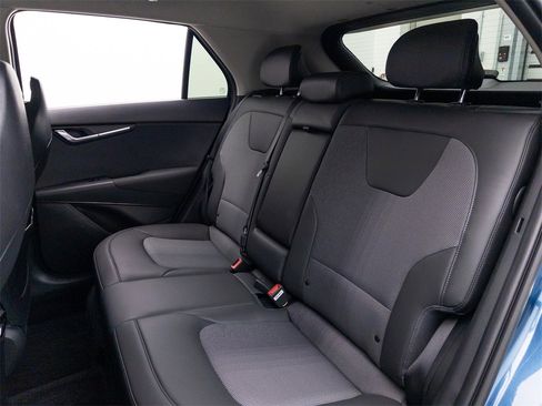 Used 2023 Kia Niro EX image 25