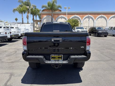 Used 2021 Toyota Tacoma TRD Sport w/ Technology Package RWD image 7