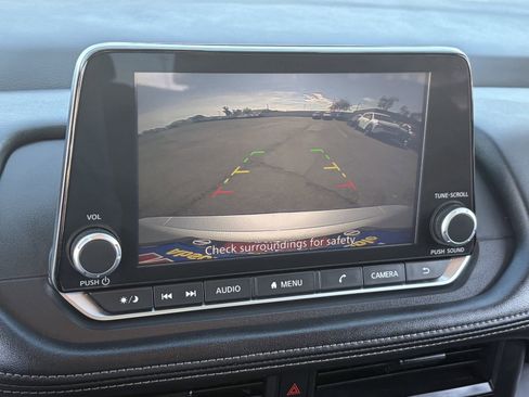 Used 2024 Nissan Rogue S image 27