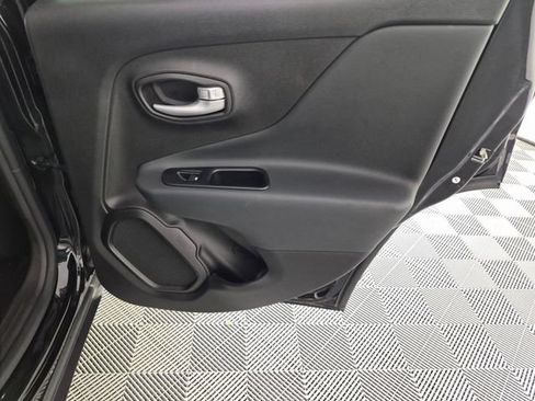 Used 2023 Jeep Renegade Latitude w/ Premium Group AWD/4WD image 32