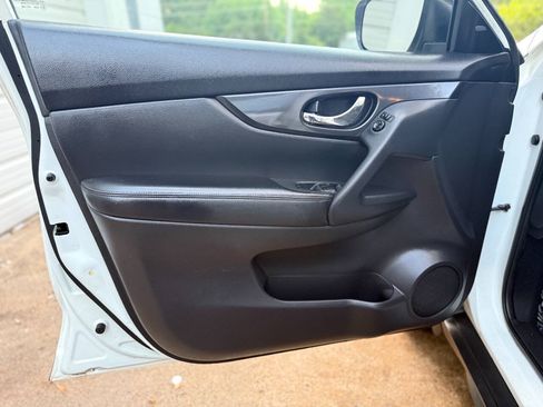 Used 2017 Nissan Rogue S AWD/4WD image 10