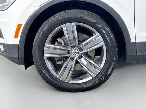 Used 2021 Volkswagen Tiguan SEL FWD image 38
